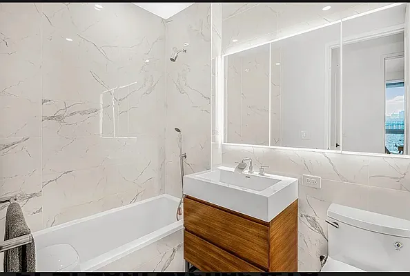Bathroom, photo 2