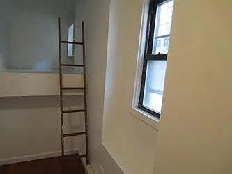 Rented by Robyn Lee, LREB