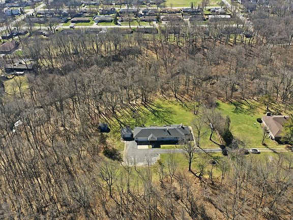 2nd image of 2 Rohe Ln