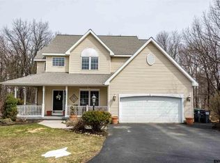 25 Talon Dr, Niskayuna, NY 12309