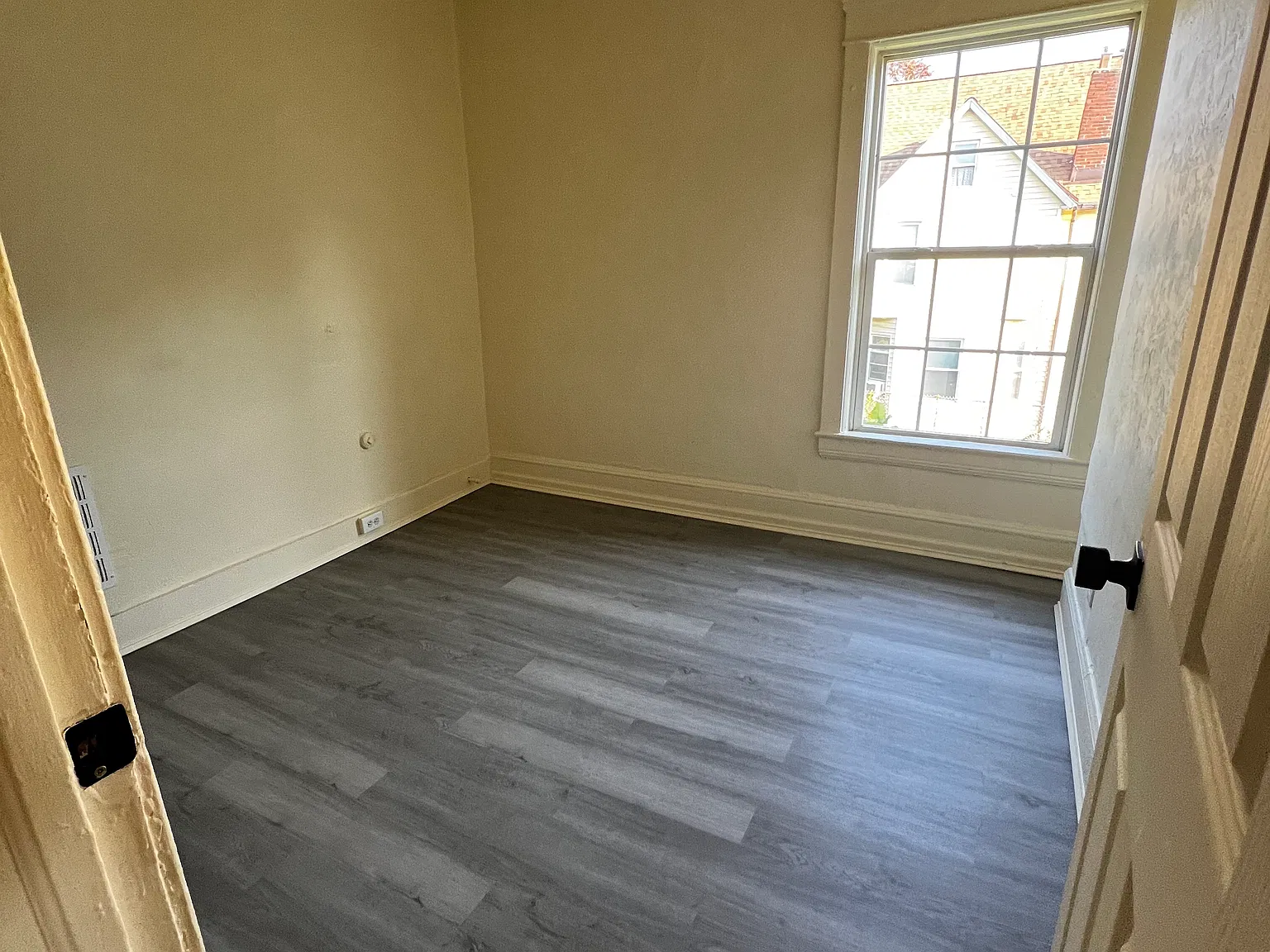 1825 Lakeview Rd — Photo 2