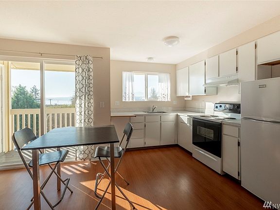 5th image of 1930 Lawrence St Unit B26