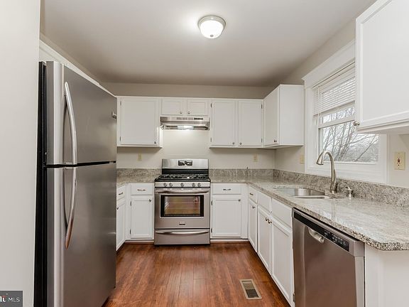 4th image of 657 Knightsbridge Dr