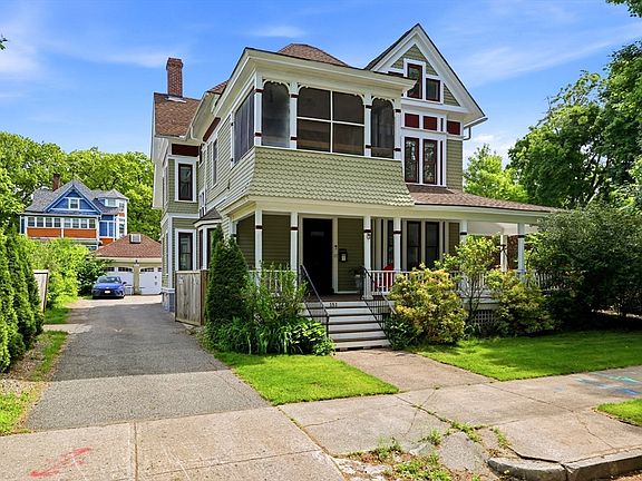 3rd image of 151 Bowdoin St