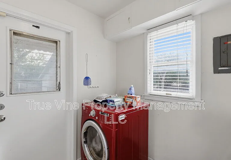 2423 W Gramercy Pl — Photo 31