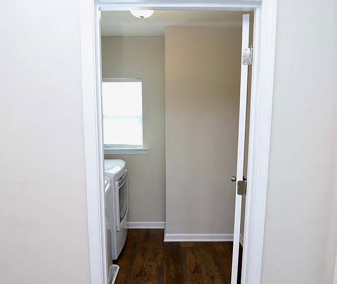 3680 Moseley Dr — Photo 47