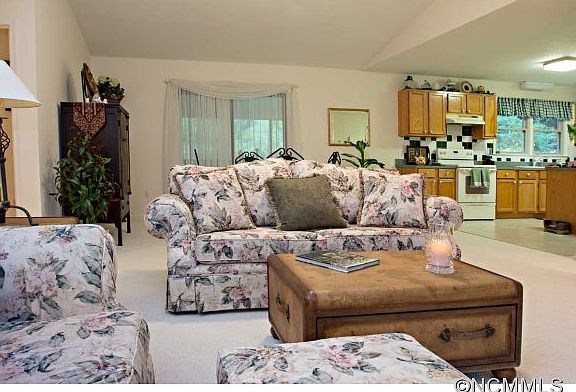 4th image of 1 Ella Ln