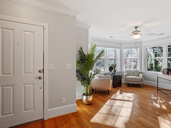 3rd image of 188 Finsbury St