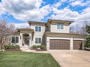 111 Algonquin Dr, Lake Winnebago, MO 64034