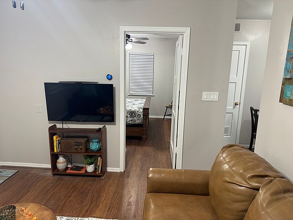 5th image of 410 N Peters Ave