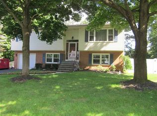 14 Lynnwood Dr, Loudonville, NY 12211