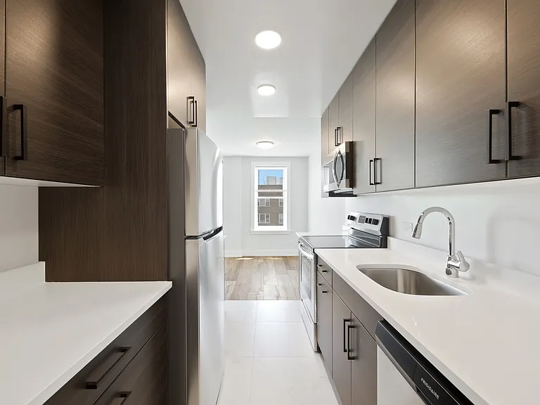 1130 Pelham Pkwy S #7G — Photo 3