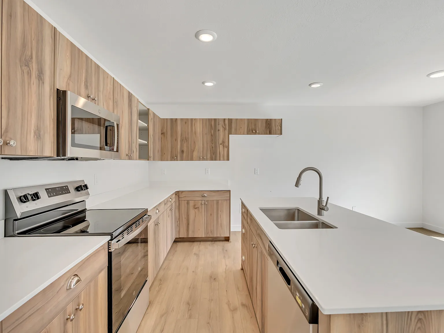2 bed, 1200 sqft, $2,600 — Photo 3