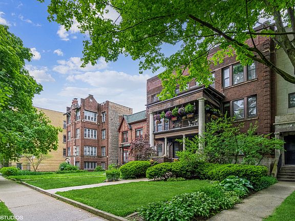 2nd image of 5440 S Cornell Ave APT 1N