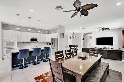 19084 Skyridge Cir Photo 1