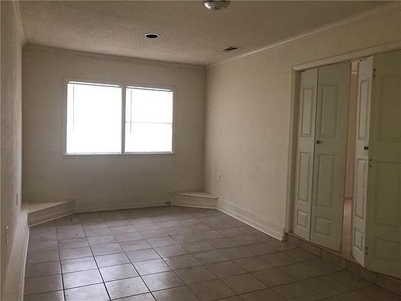 5th image of 510 Sunset Dr