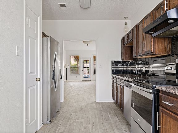 4th image of 2726 Collins Blvd