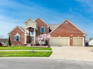2254 Woodhaven Ct, Ann Arbor, MI 48105