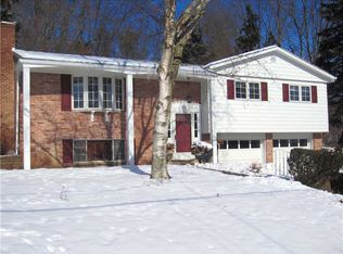 58 Ridgecrest Dr, Pittsburgh, PA 15235