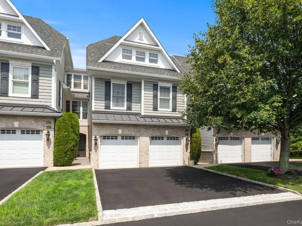 469 Pacing Way, Westbury, NY 11590