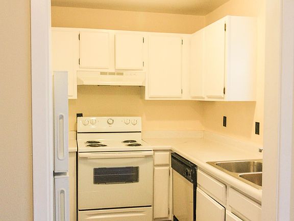 4th image of 804 Flanders Ln