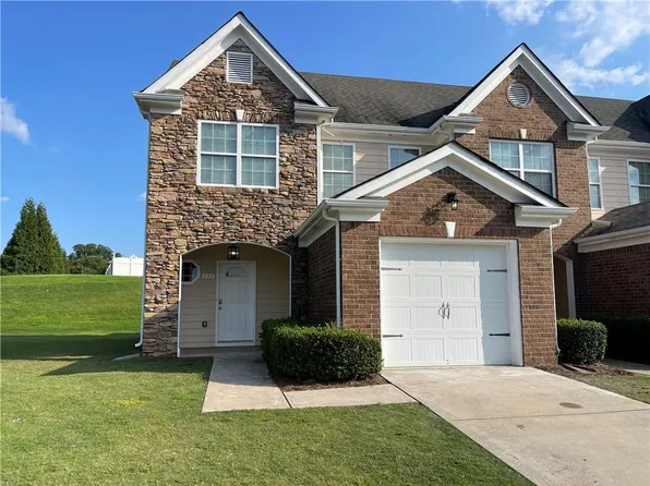 151 Village Dr, Loganville, GA 30052