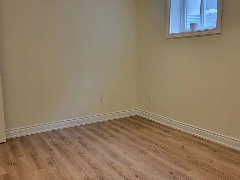 42 Ambleside Cres #LOWER — Photo 11