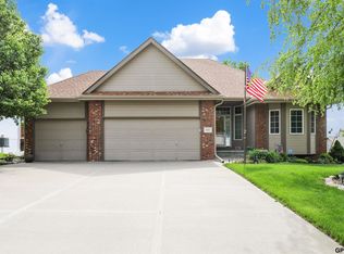 121 Castle Pine Dr, Papillion, NE 68133