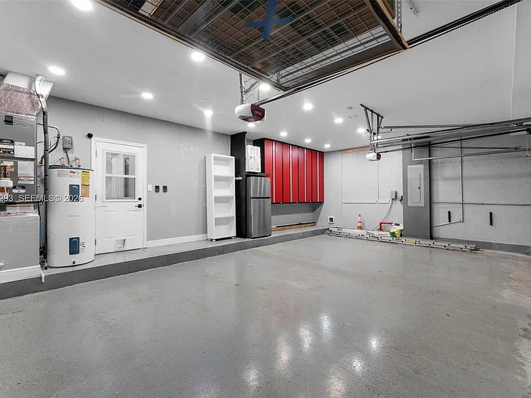 3906 NE 20th St — Photo 30
