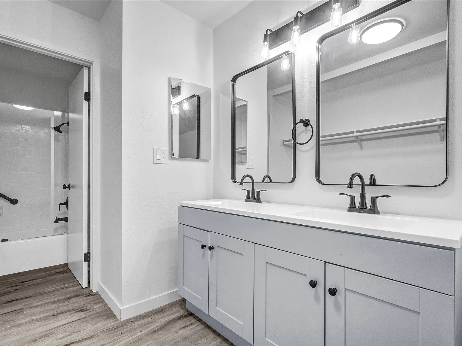 2 bed, 1360 sqft, $2,895 — Photo 2