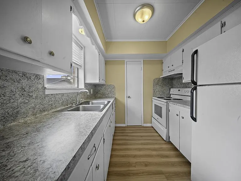 304 Powers St — Photo 7