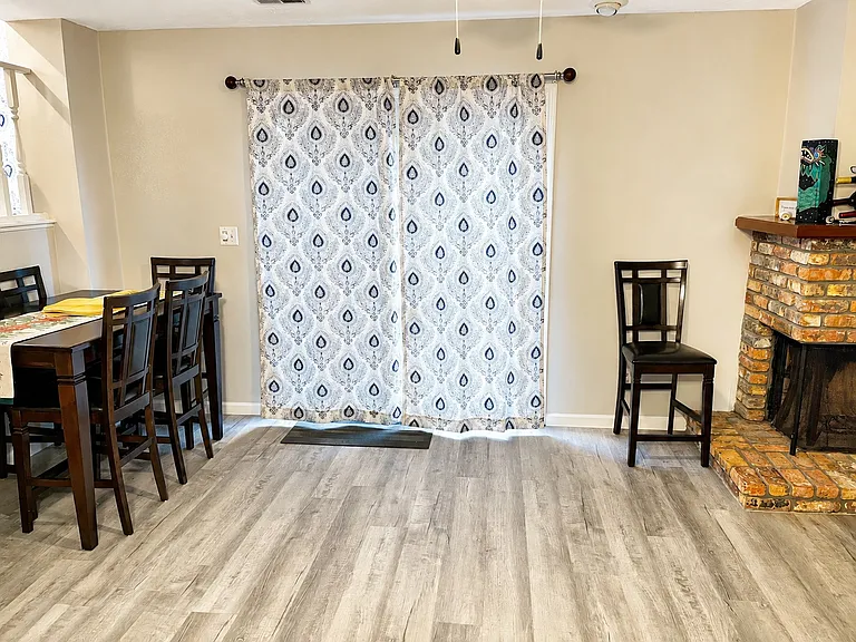 Family room with sliding droor to lower deck