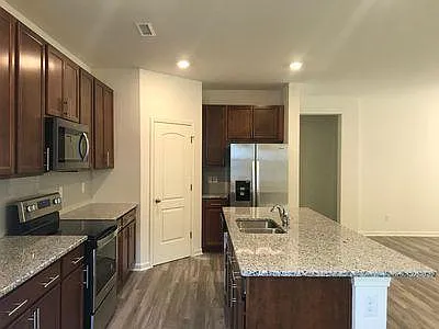 1141 Noor Ln — Photo 6