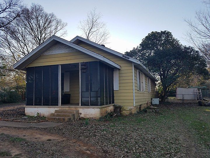 1st image of 404 Gibson St