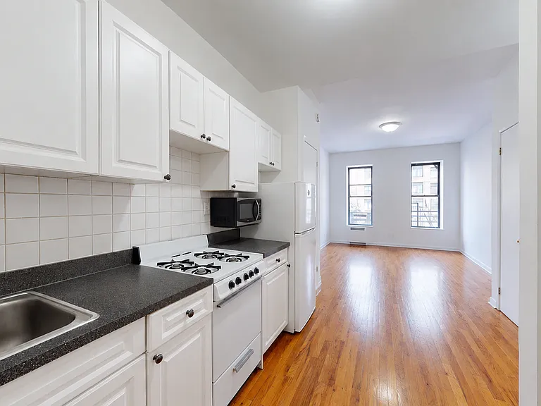 1293 1st Ave #7 — Photo 6