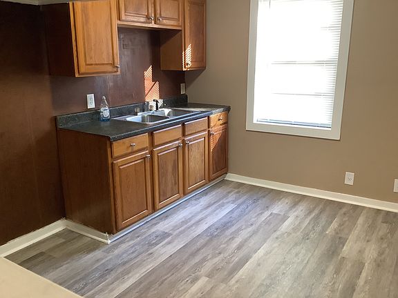 4th image of 2855 Randolph St
