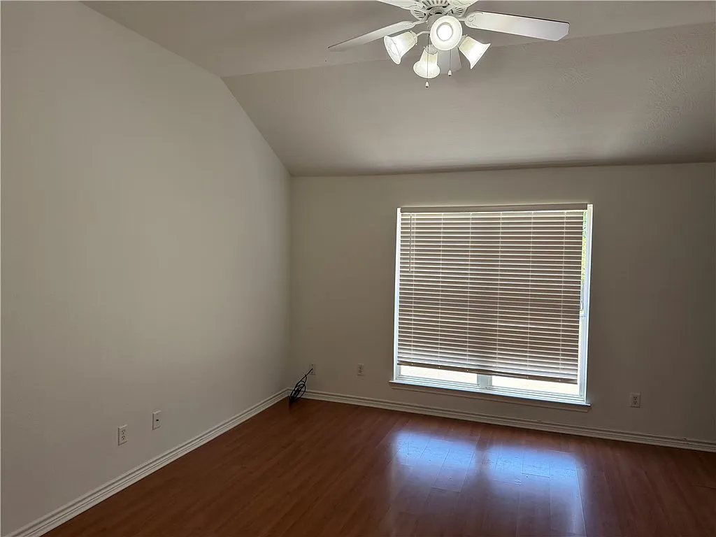 3 bed, 1214 sqft, $1,750 — Photo 3