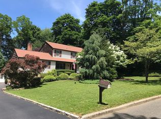 3 Ehrle Ct, Northport, NY 11768