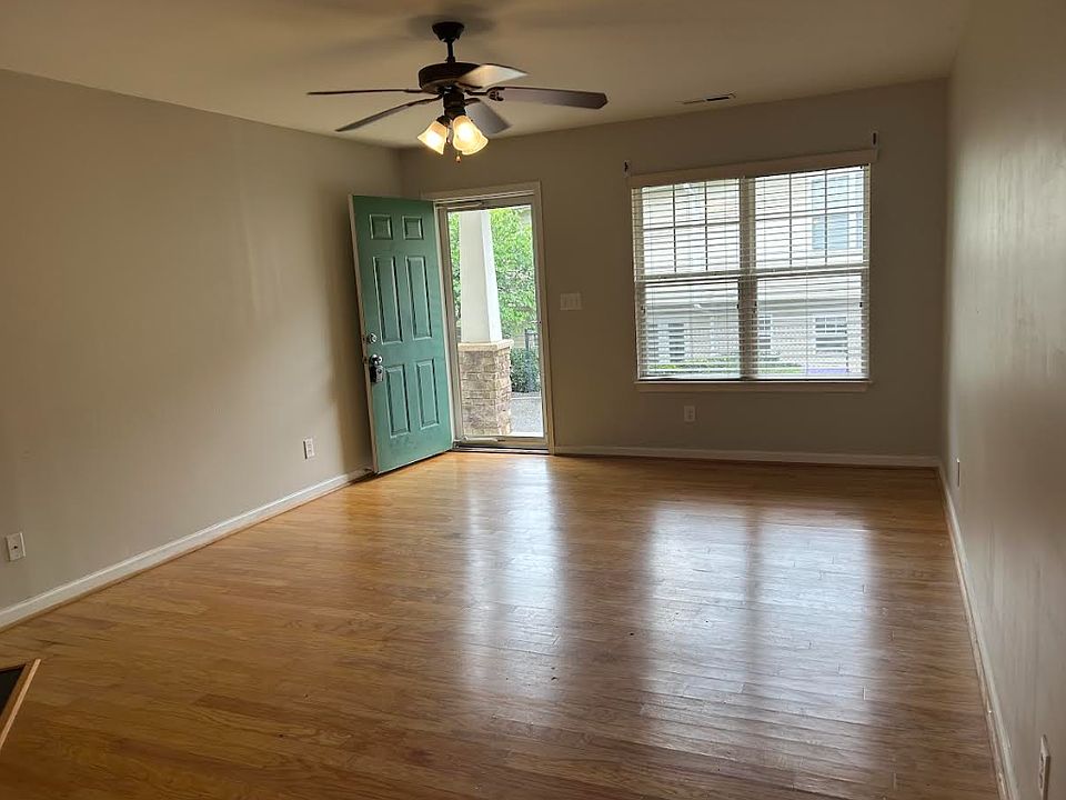 1st image of 15 Singleton Ln