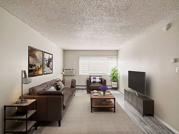 Thirteen20 Renovated Unit Gathering Room