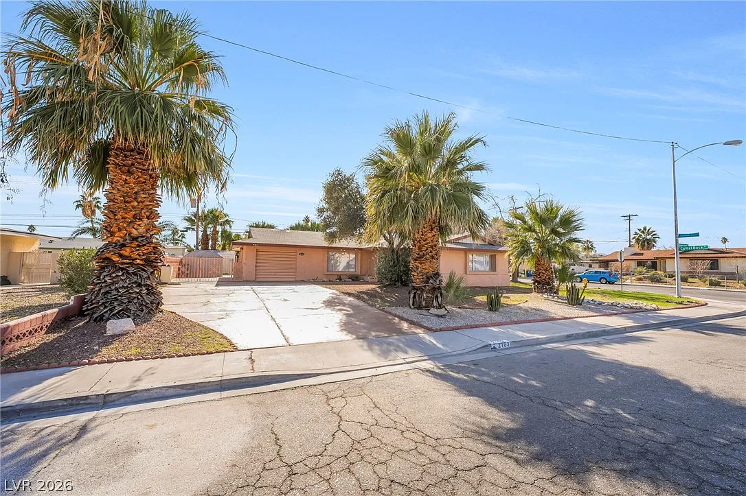 3 bed, 2.0 bath, 1780 sqft, $2,195 — Photo 1