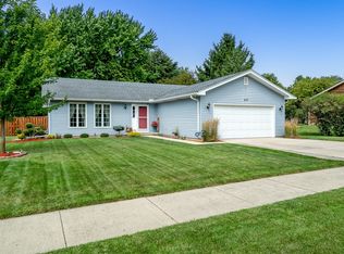 207 Joy Ct, Sugar Grove, IL 60554