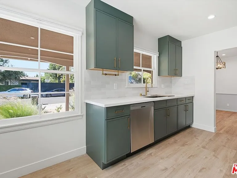 12818 Hatteras St — Photo 8