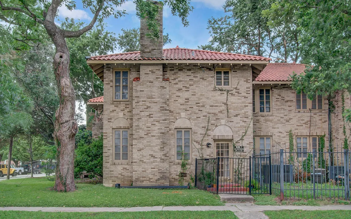 Building Photo - 1428 Wentworth St #2
