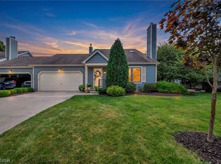 19 Pond Dr, Rocky River, OH 44116