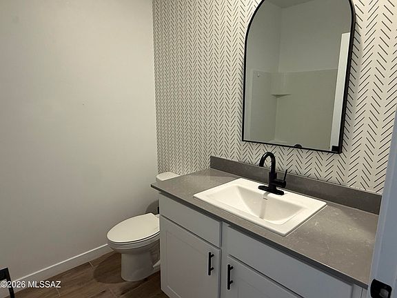 3rd image of 667 W Wilkinson St