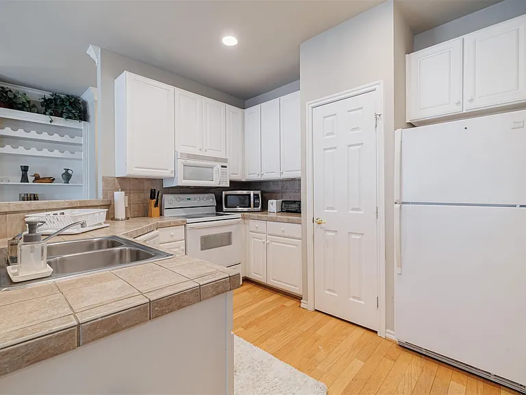 2400 McCue Rd #360 — Photo 5