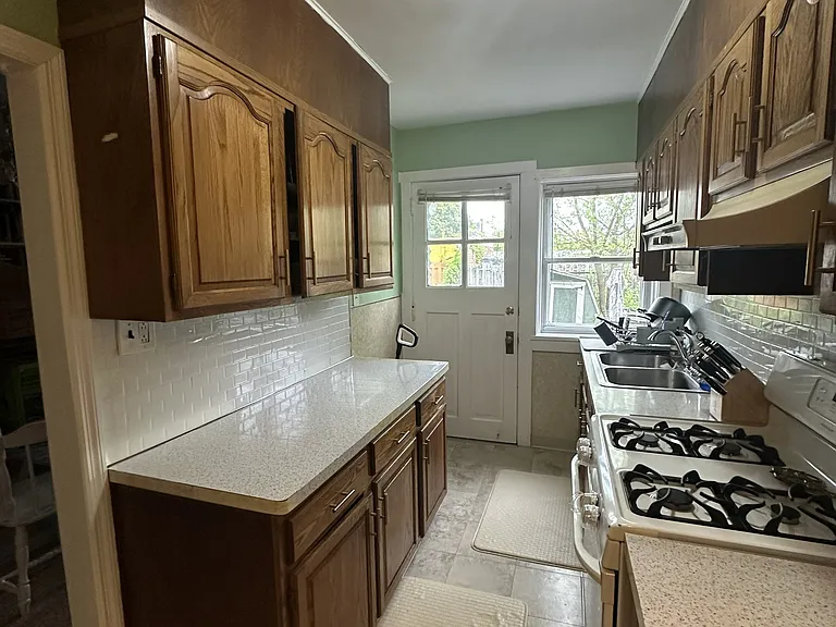 210 S Union St — Photo 5