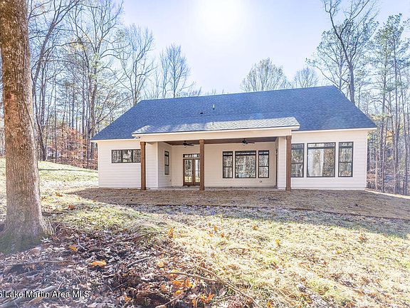 2nd image of 124 Fern Ridge Ln