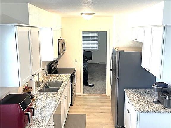 3rd image of 1014 Francis Ave